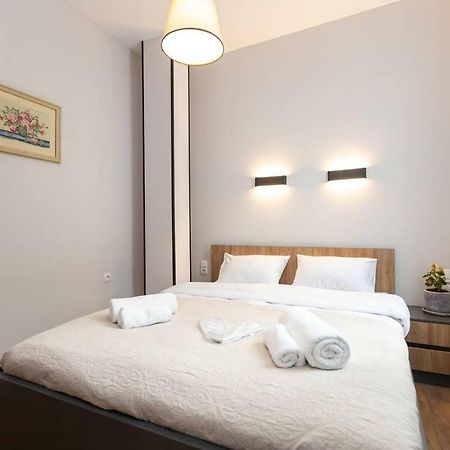 Wehost Apartment Near Fabrika Tbilisi Bagian luar foto