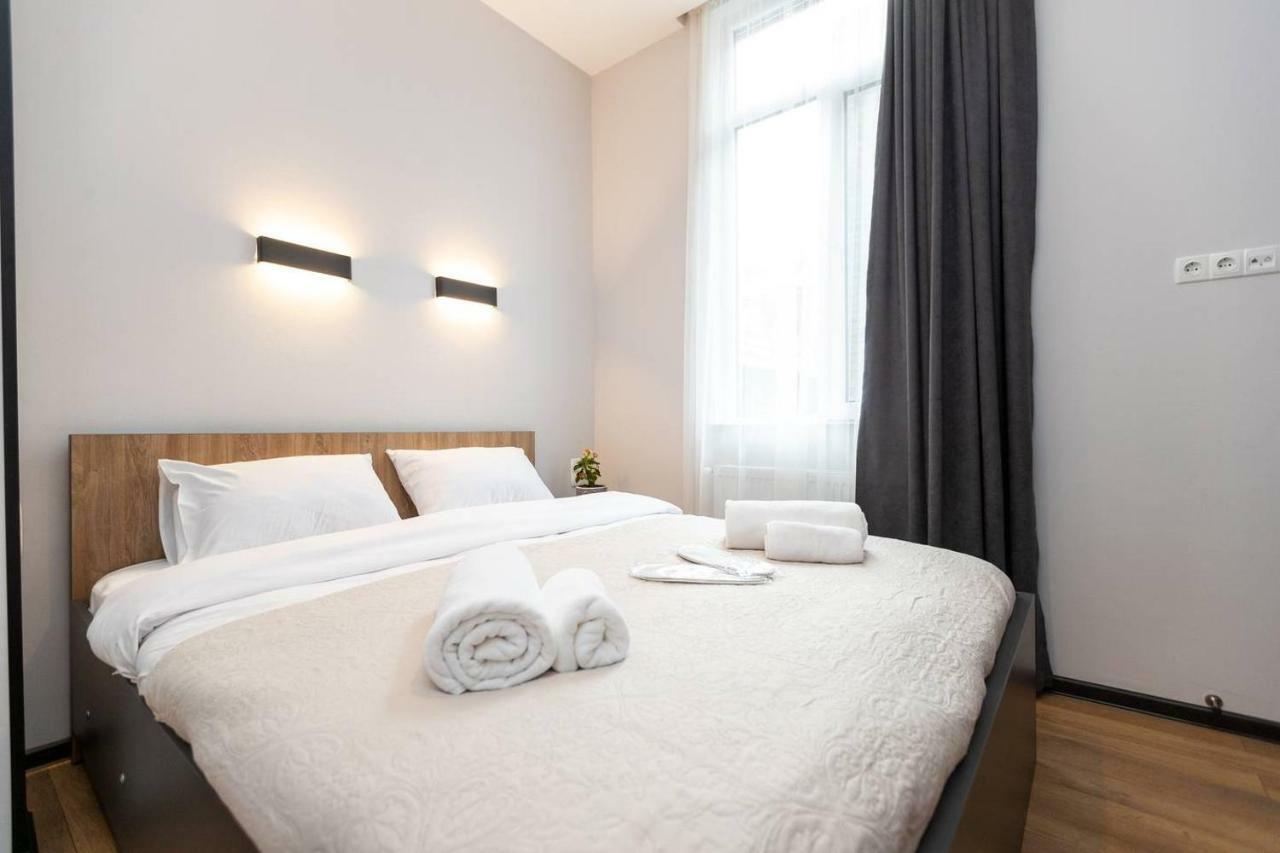 Wehost Apartment Near Fabrika Tbilisi Bagian luar foto