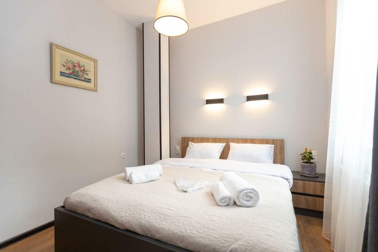 Wehost Apartment Near Fabrika Tbilisi Bagian luar foto