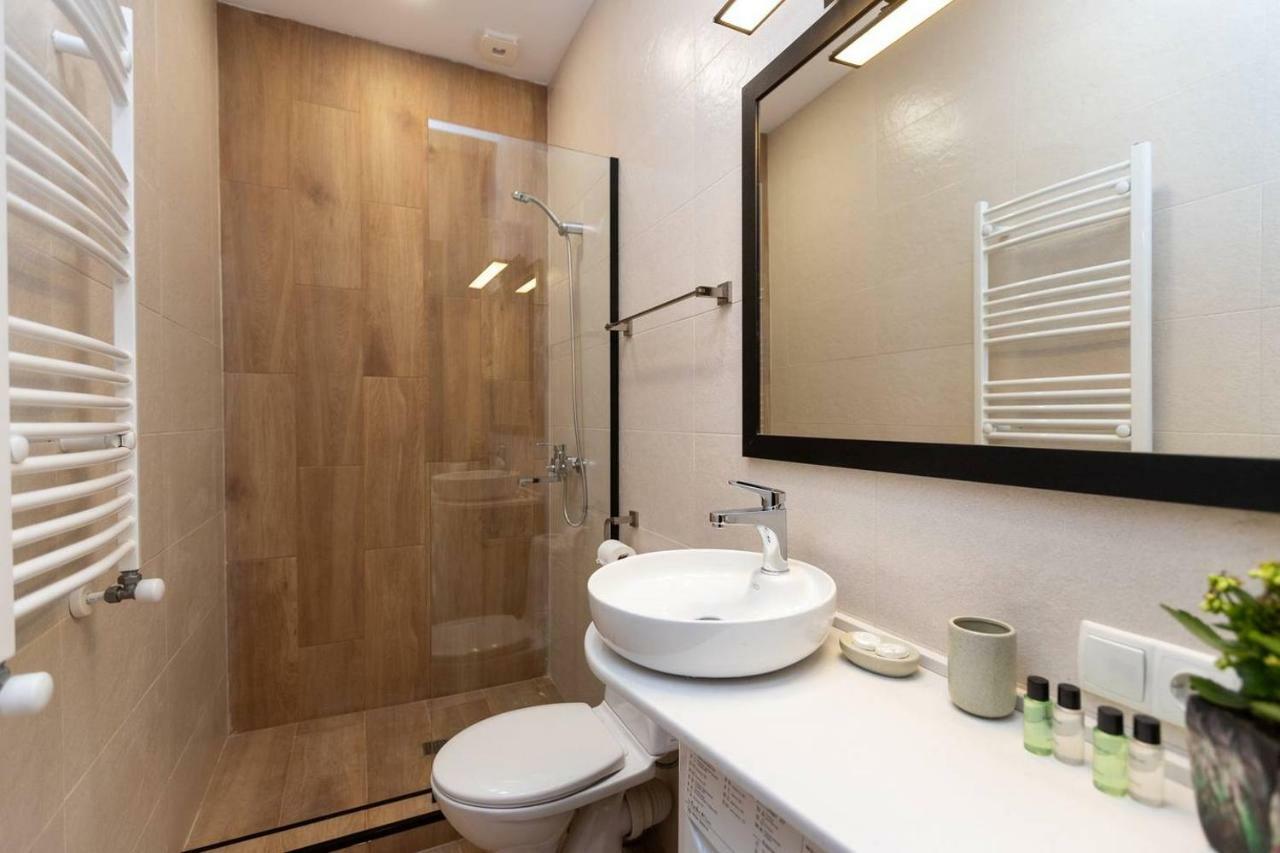 Wehost Apartment Near Fabrika Tbilisi Bagian luar foto