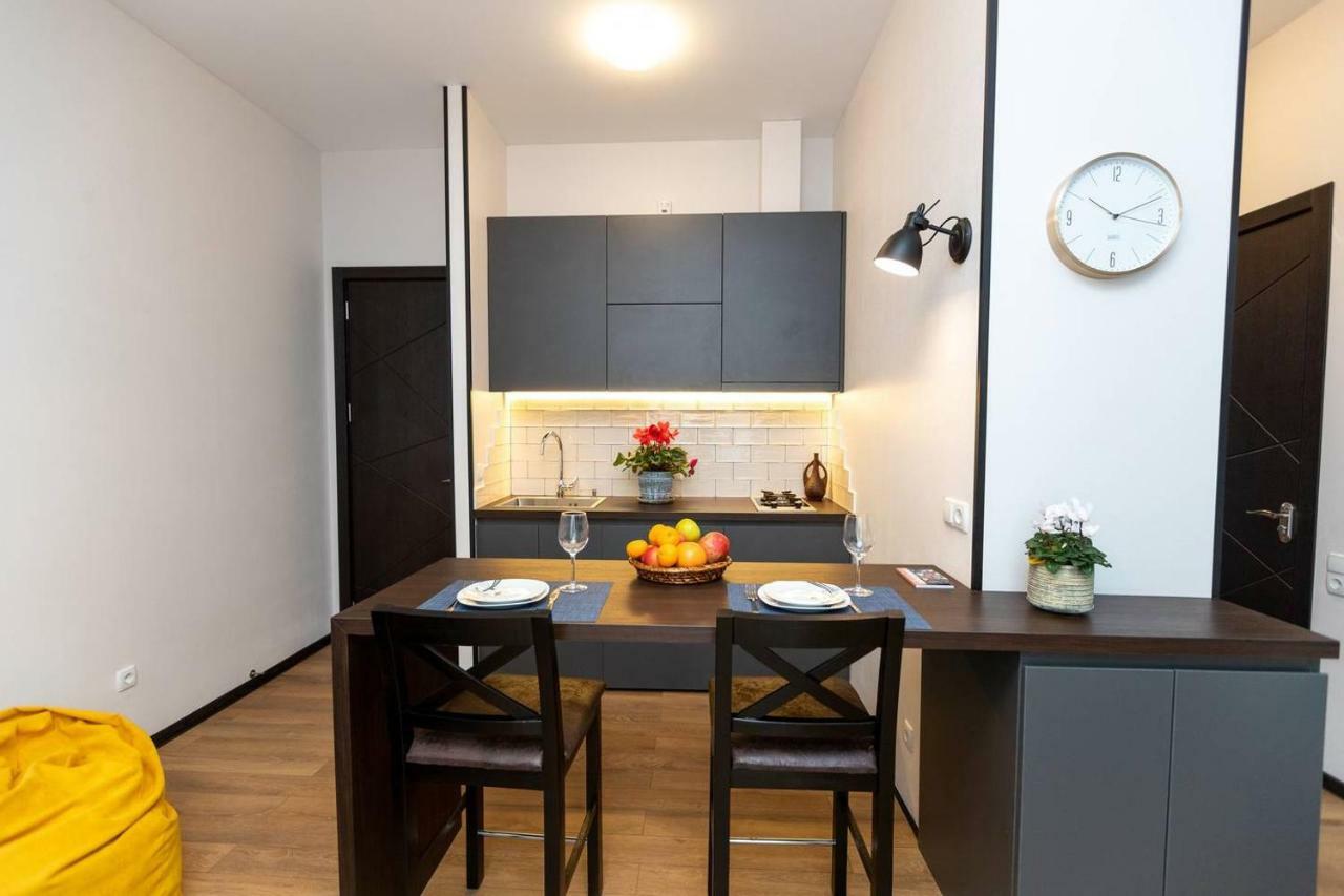 Wehost Apartment Near Fabrika Tbilisi Bagian luar foto