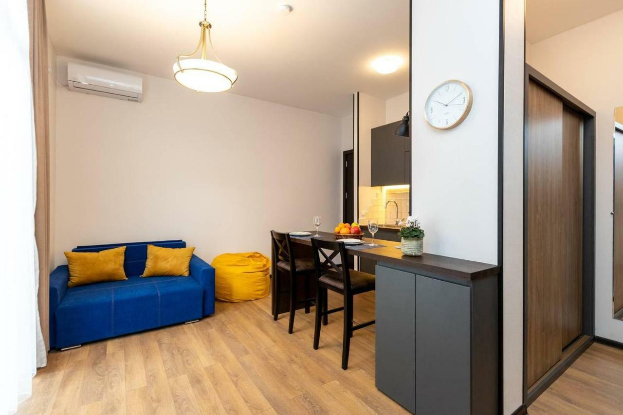 Wehost Apartment Near Fabrika Tbilisi Bagian luar foto